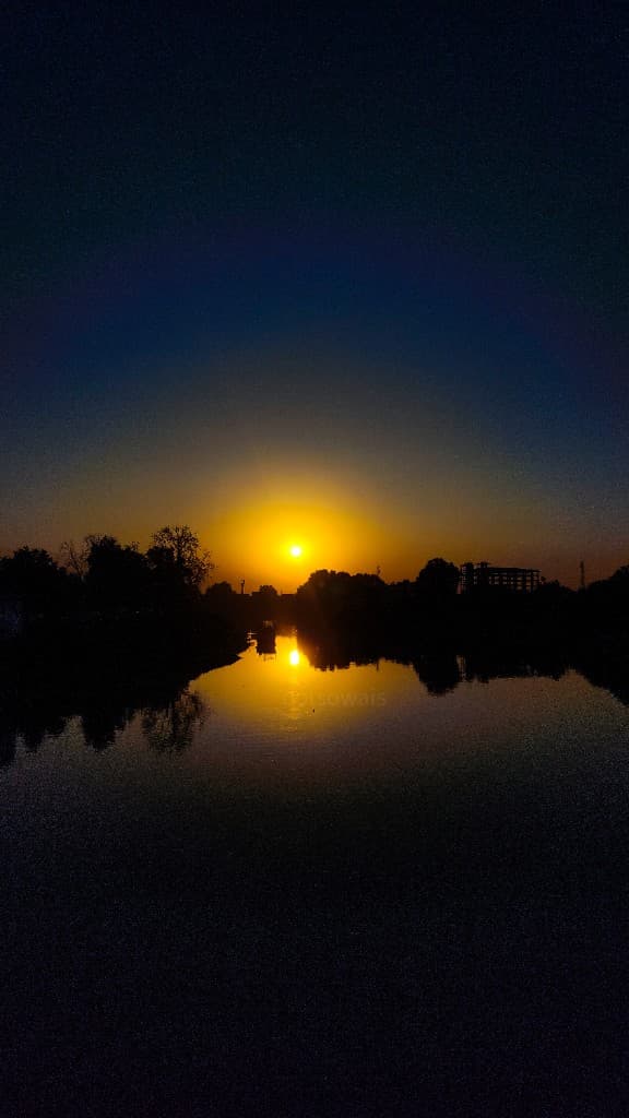 Golden Dusk Waterline